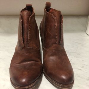 BNWT brown LUCKY 🍀 leather heeled bootie